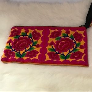 Flor Rosado Wristlet